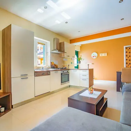 Sandra By Interhome 马图利