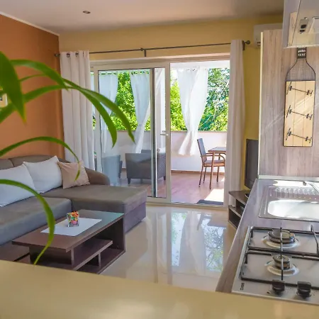 Sandra By Interhome 马图利